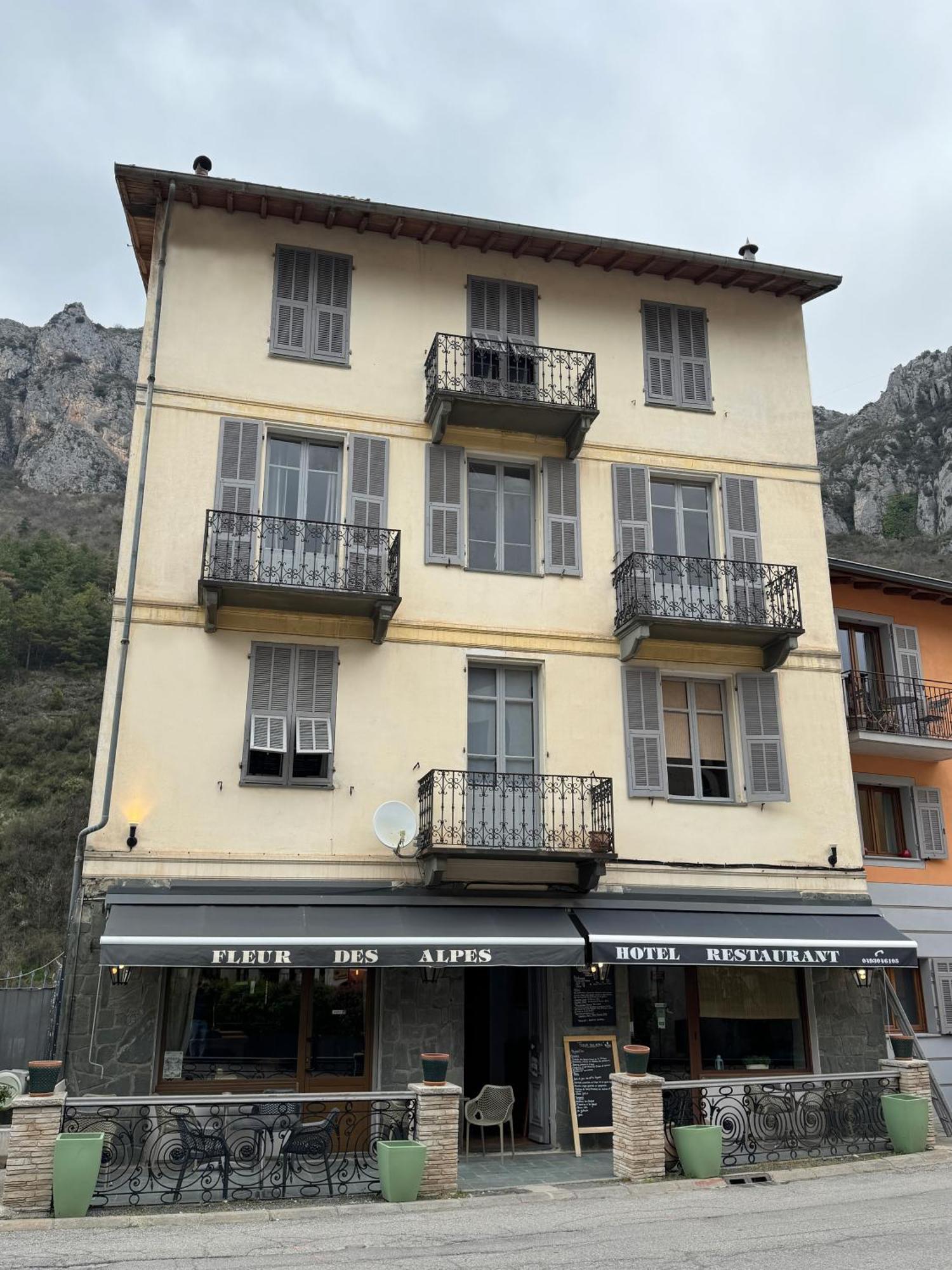 Hotel Fleur Des Alpes La Brigue ภายนอก รูปภาพ